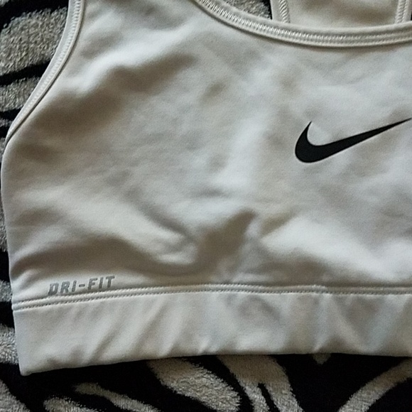 Nike dry fit sports bra - Picture 2 of 3